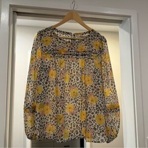 Loft top. Size medium. Excellent condition.